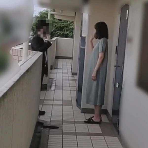 ★ベストセラー★【個人】旦那を見送り2児の*を無慈悲にす。帰宅した子どもに呼ばれ焦るも2人の男に中出しされる