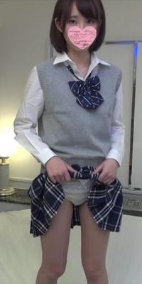 完全顔出し♥アイドル級に可愛い超スレンダー色白美**19歳が制服姿で生ハメ＆大量生中出し♥初めての電マ責めで秒殺アクメ♥無毛の美マンをチンポで突かれてマン汁＆本気汁スプラッシュしちゃいます♥♥